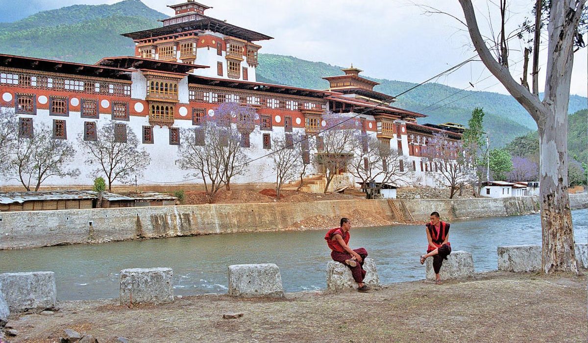 imgi_213_9zj9tvyw0tm1e8w3d99sbvkp5jyy_1591100530_1200px-PunakhaDzong